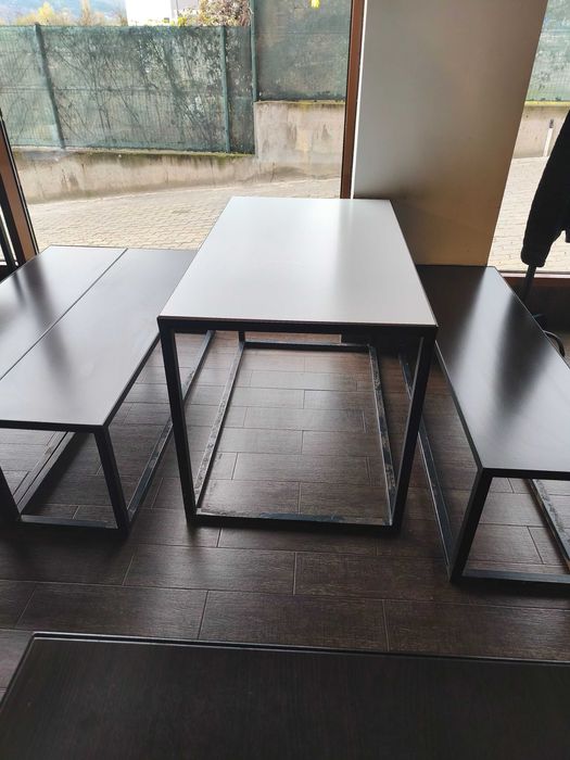 Комплект маса с две пейки