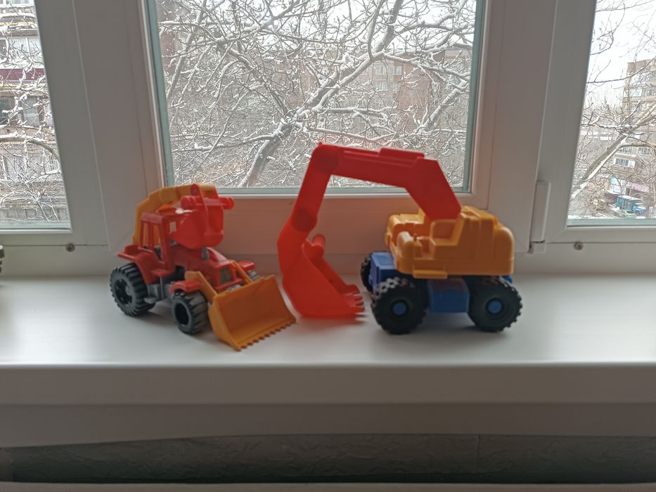 Продам машинки для мальчиков