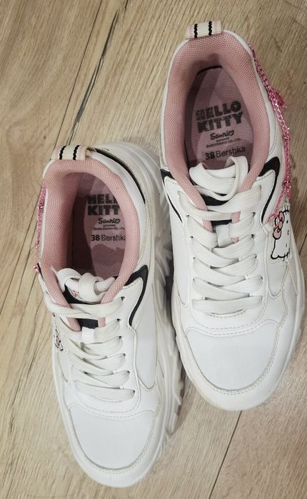 Маратонки Hello Kitty от Bershka