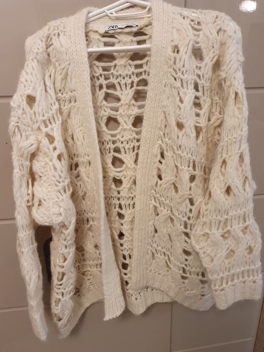 Pulover NOU deosebit de frumos REDUCERE