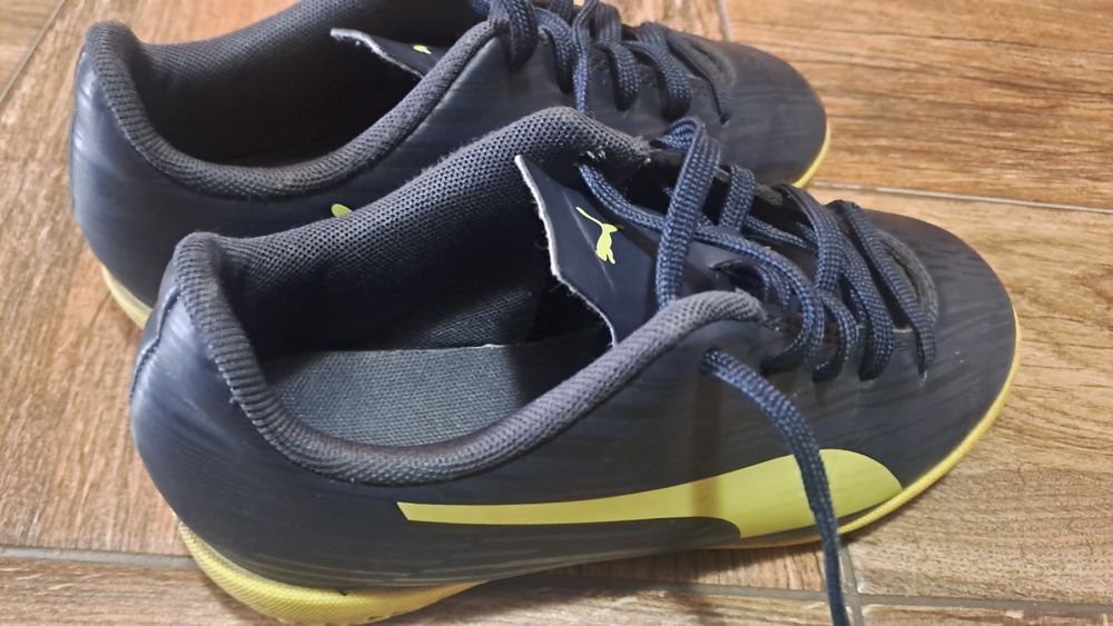 Adidasi puma fotbal