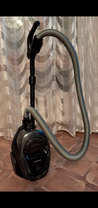 Пылесос Samsung с контейнером