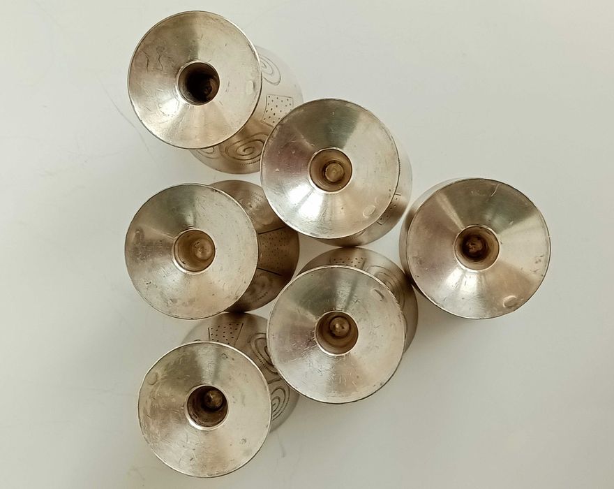 Серебряные рюмки.