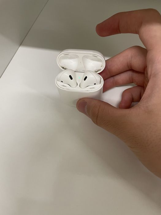 Airpods 1.