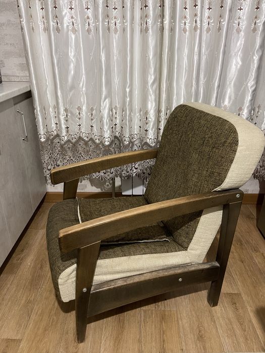 Продаютя 2 парных кресла
