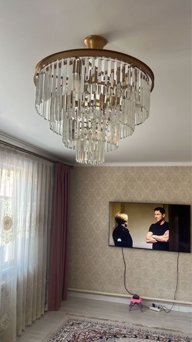 Продам люстру в отличном состоянии