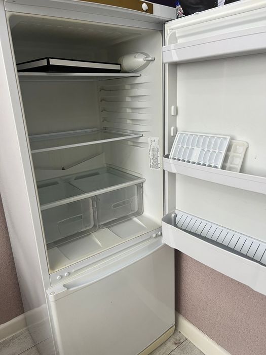 Холодильник Indesit