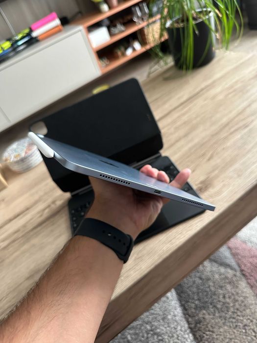 Ipad Air 4, 11 inch, sky-blue + husa cu tastatura Apple Magic + Apple Pencil 2