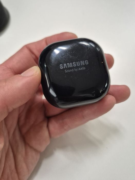 Samsung Galaxy earbuds Live