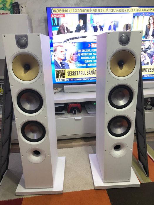 Boxe podea b&w 683s2