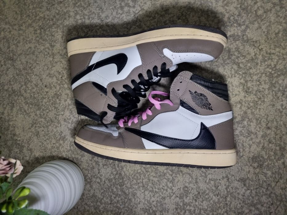 Jordan 1 high mocha travis scott