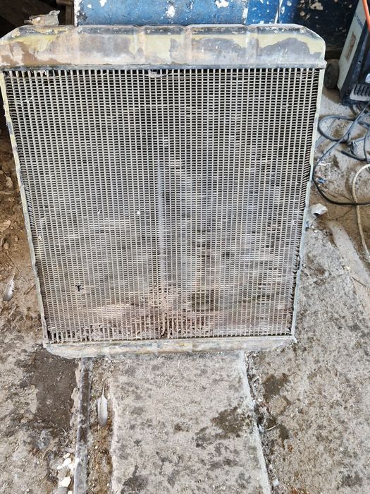 Vand 2 radiatoare mașini agricole