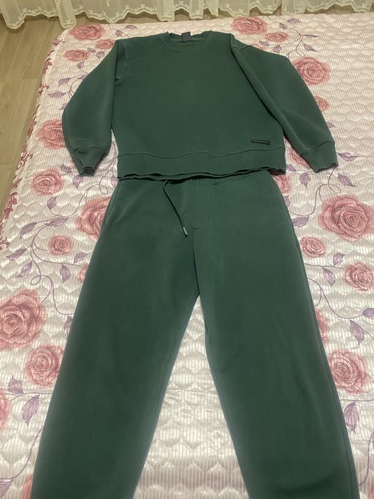 Продам спортивный костюм