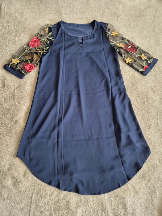 Лятна рокля с прозрачни ръкави