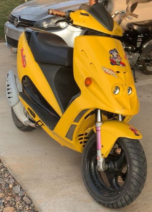 Vând scuter malaguti f12