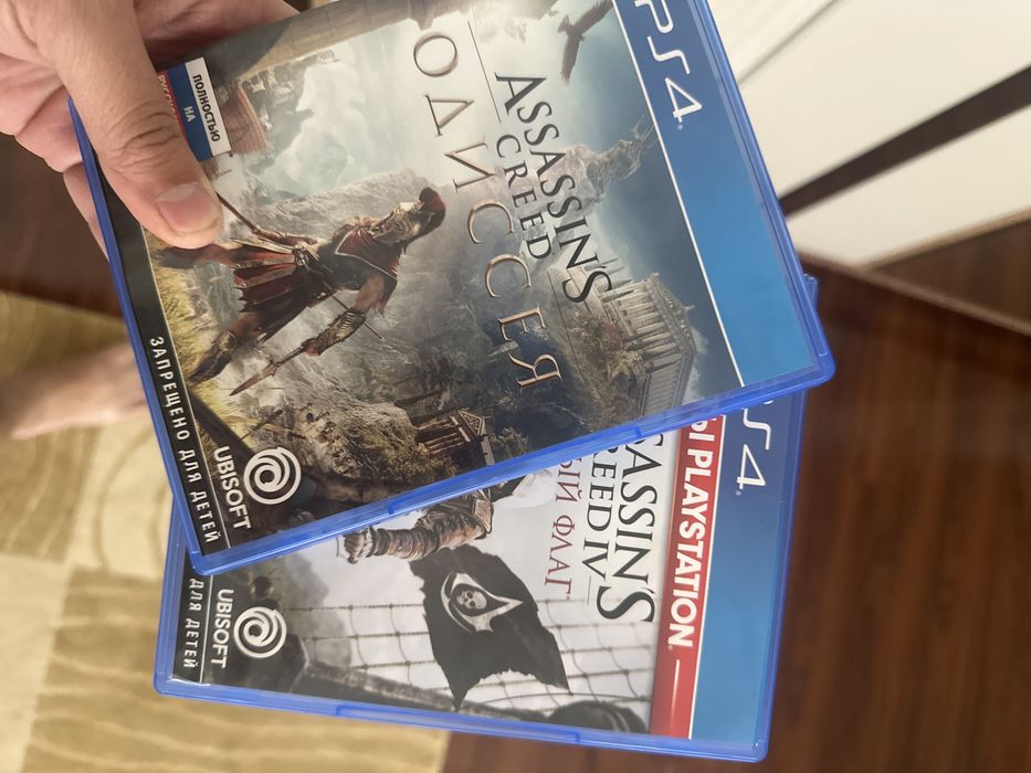 Продается PS 4 PRO состояние отл с дисками комплект 15-18игр