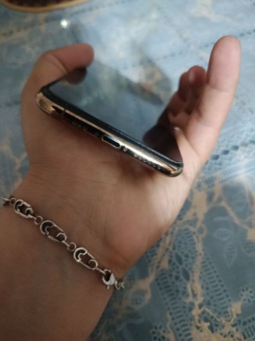 iPhone XS  в идеальном состоянии