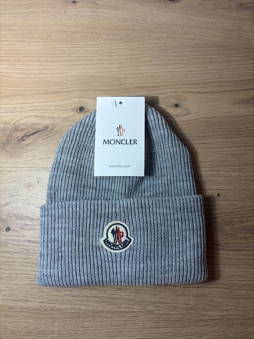 Caciula Moncler gri