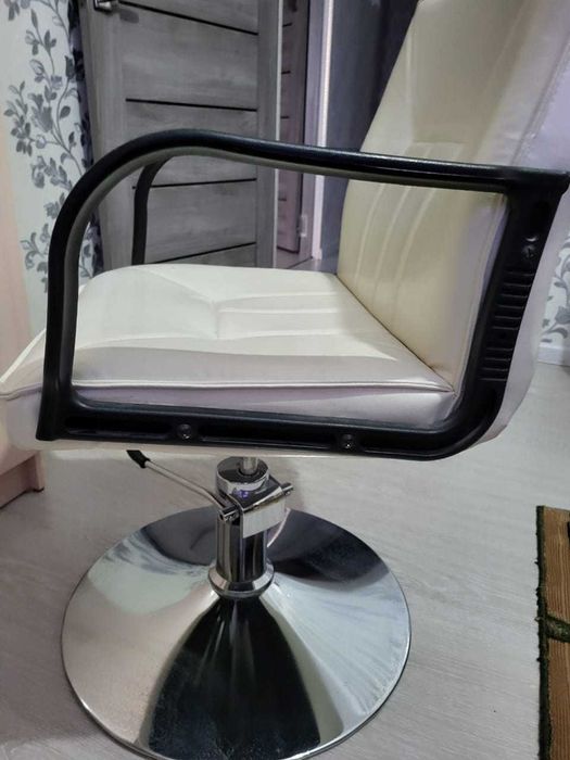 Продаю кресло для парикмахеров!!!