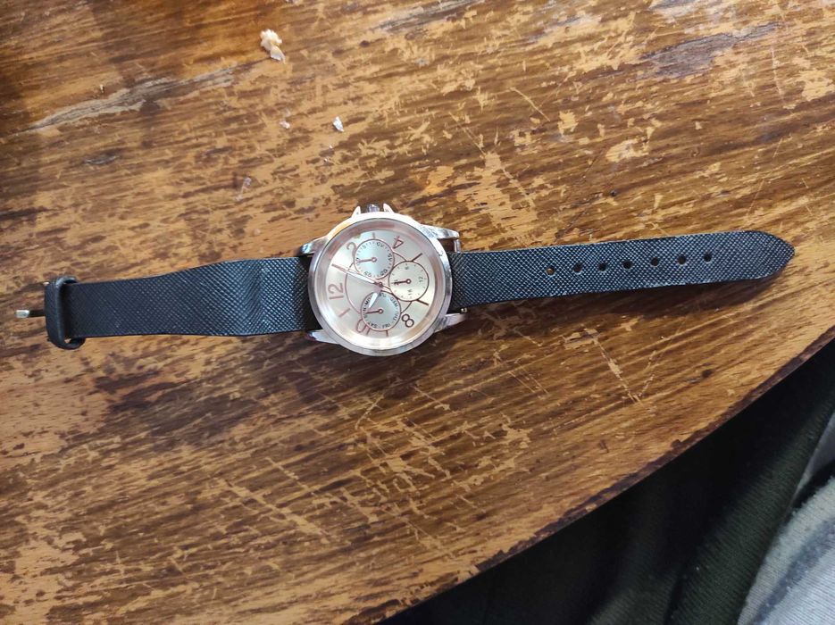 Продавам часовник NEWYORKER