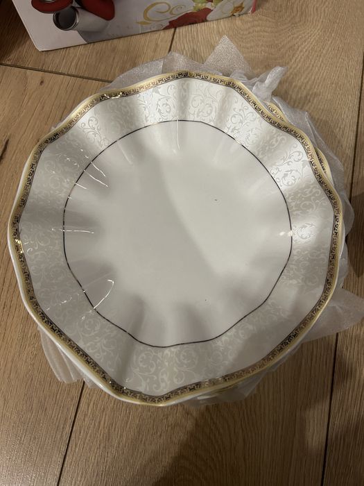 Набор красивых тарелок