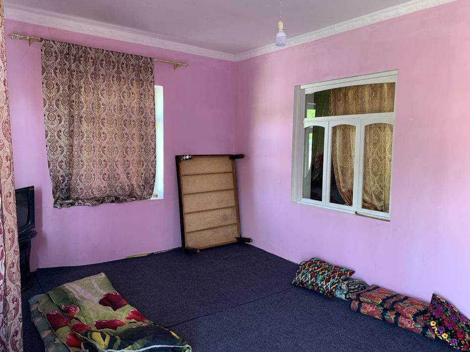 6 Sotixli hovli uy sotiladi.