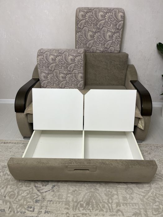 Продам диван в хорошем состоянии.