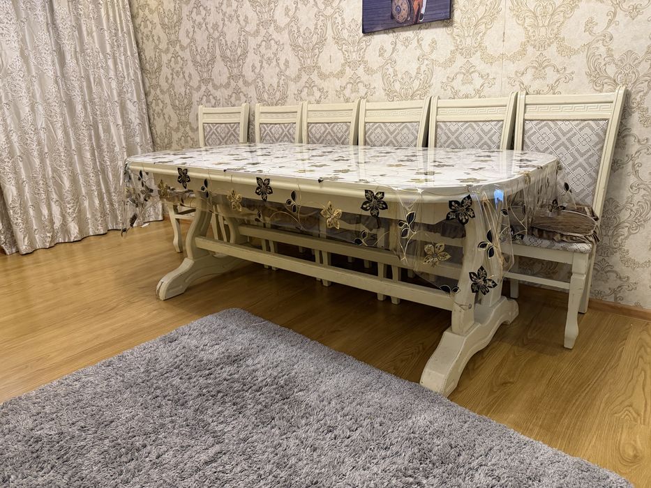 Стол доя зала или кухни с стулчиками