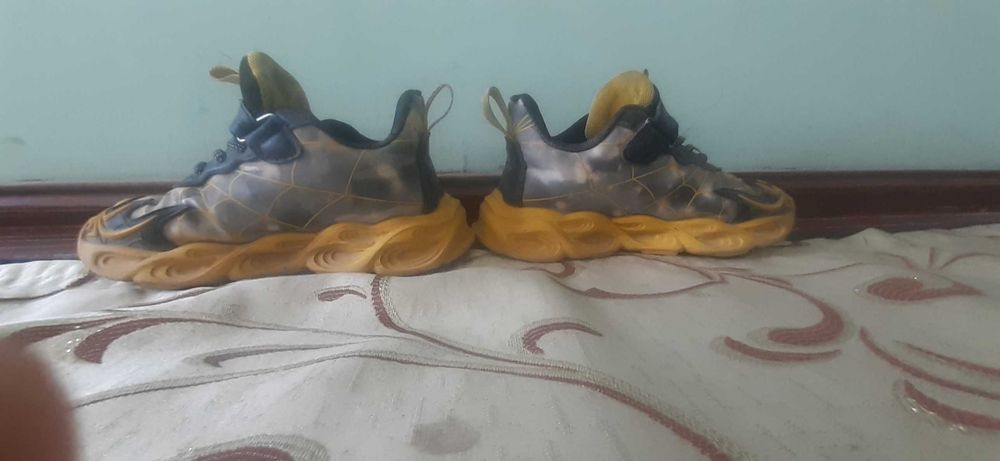 Болалар крассовкаси сотилади