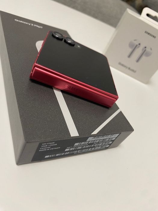 Samsung Galaxy Z Flip 7 + garantie high 2 ani