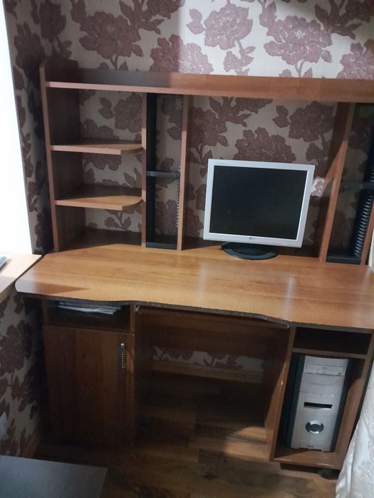 Компьютерный стол  классический