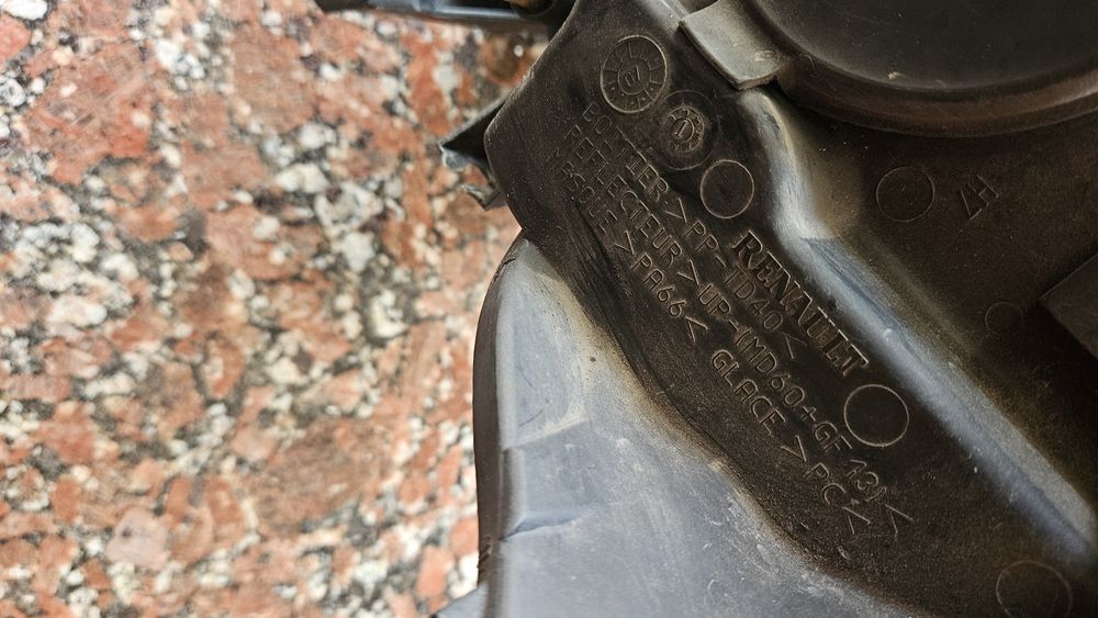 Оригинални Фарове за RENAULT 3