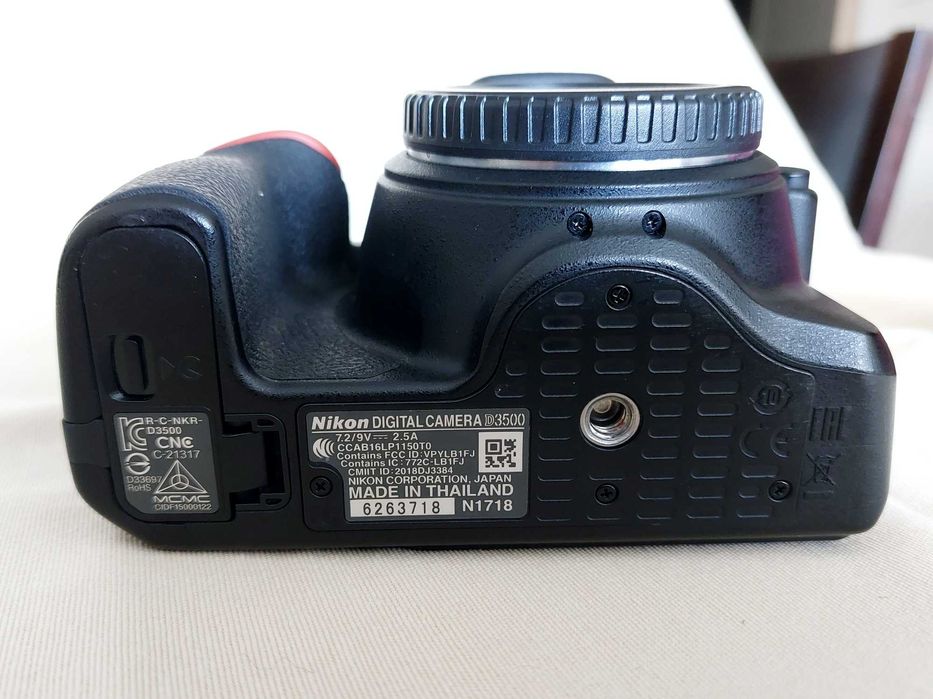 Фотоапарат Nikon D3500 тяло + подарък