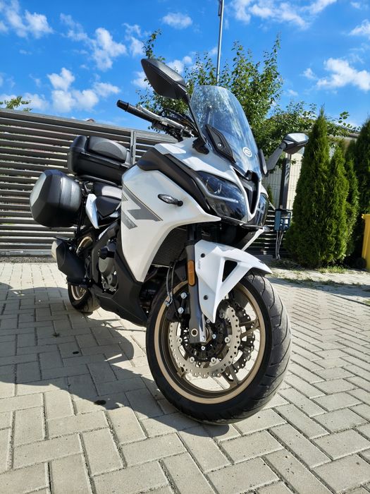 CF Moto 650 GT  2024 dotat cu top case si cutii