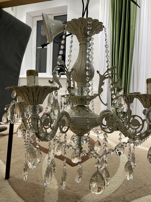 Люстра в хорошем состоянии!