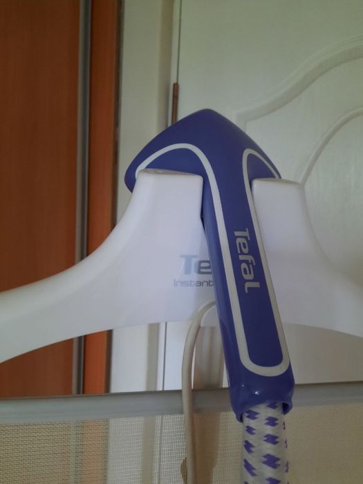 Продам паровой утюг Tefal