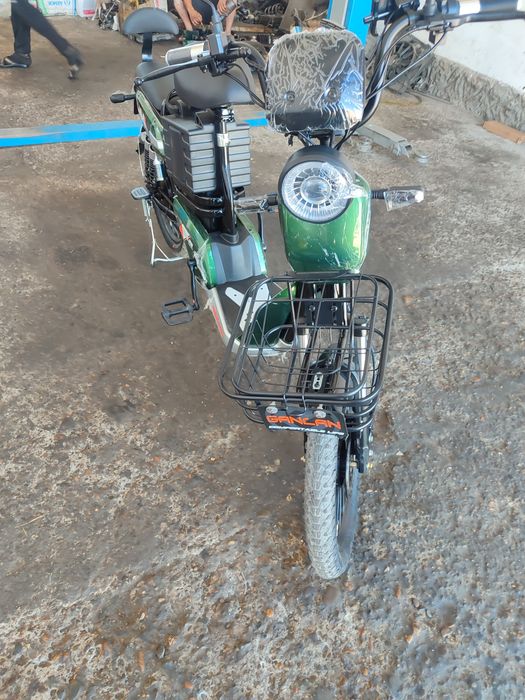 Mini skuter.batarae velik