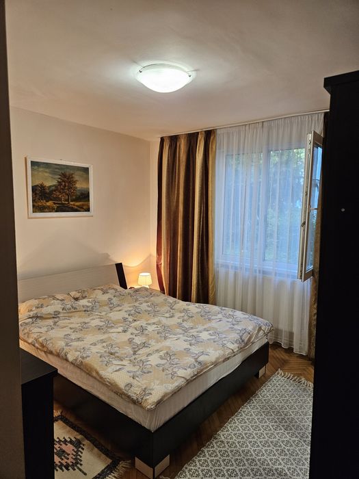 Închiriez apartament cu 3 camere