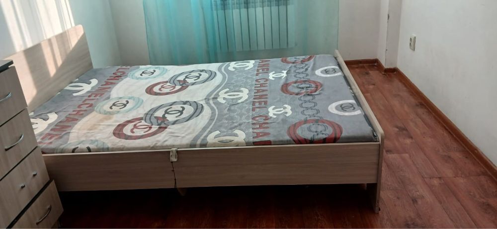 Продам спальный гарнитур