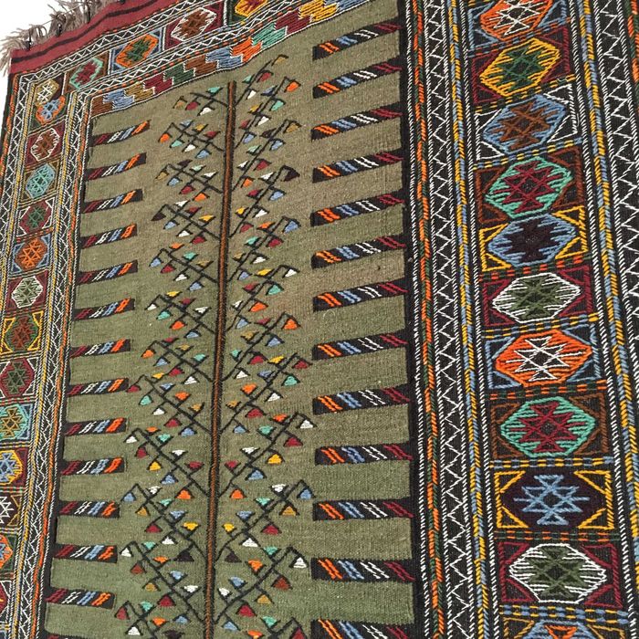 Декоративен персийски килим