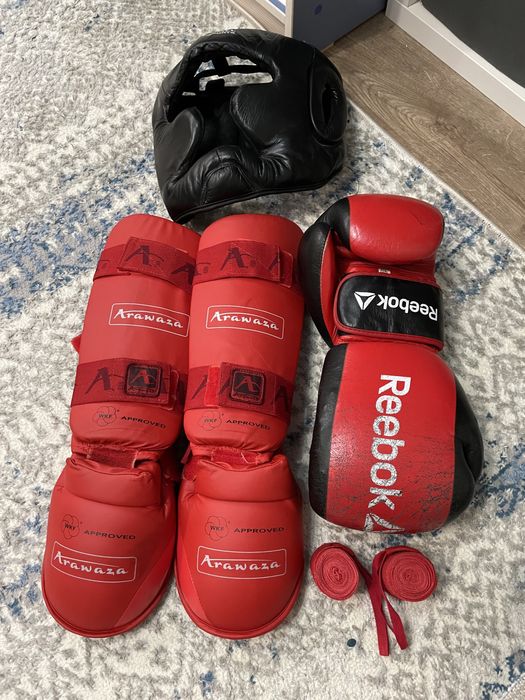 Набор(футы, перчатки 14унций, шлем, бинт)