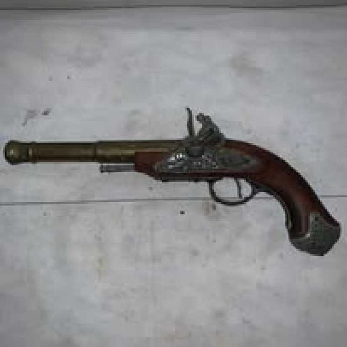 Panoply pistol pe suport de lemn