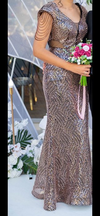 Vând rochita de nasa