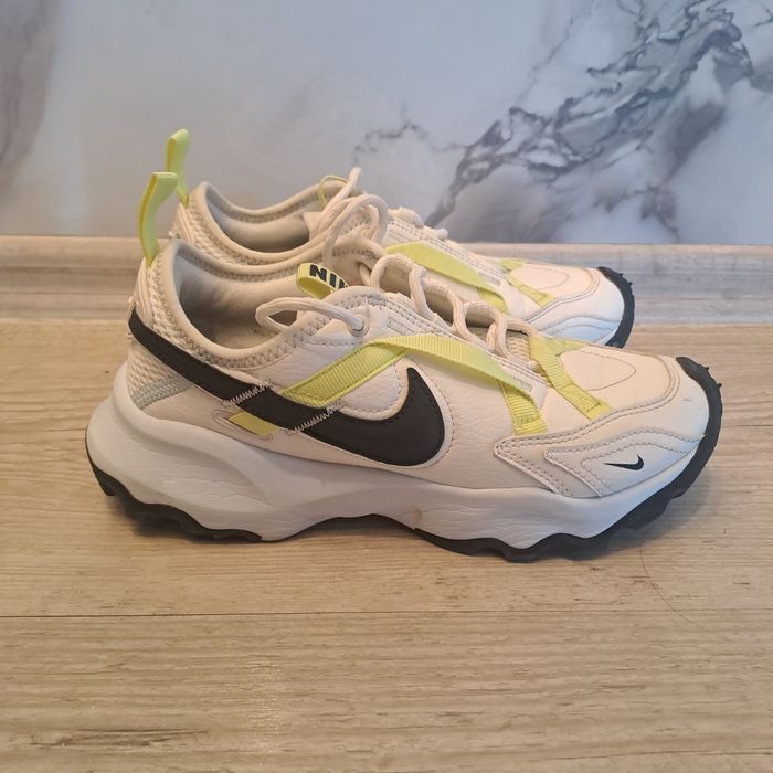 Маратонки за момиче Nike