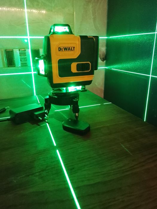 Nivel laser DeWalt cu 16 linii NOU