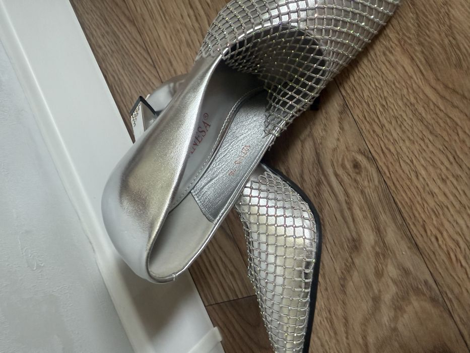 Продам новые туфли