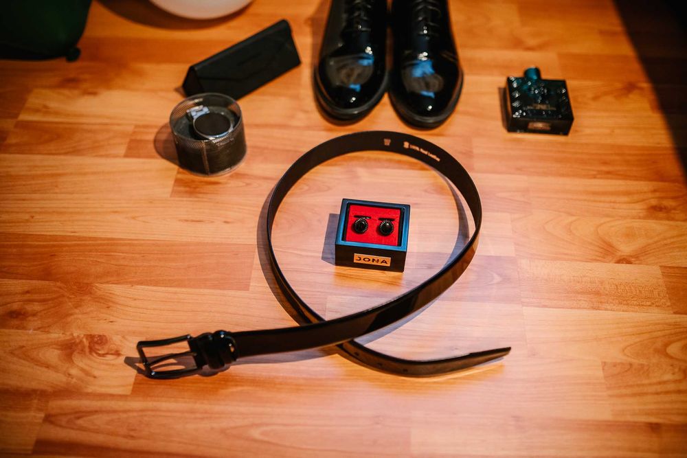 Costum mire, marimea 46, XL, camasa, papion, butoni, pantofi, batista