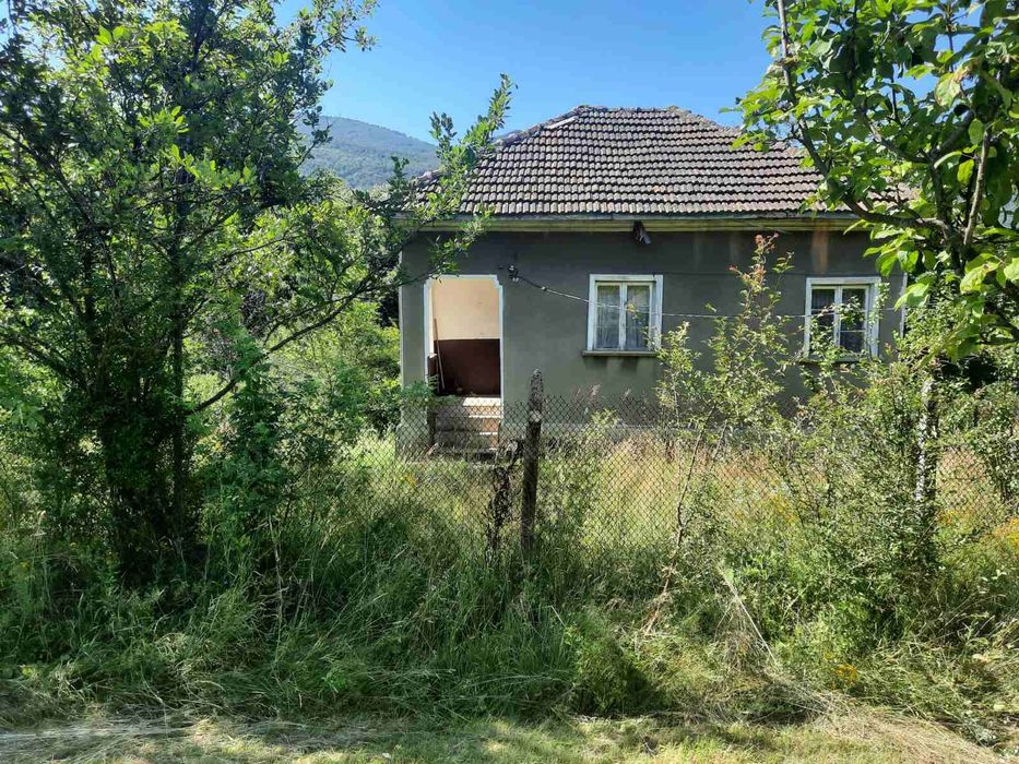 Продавам къща с имот