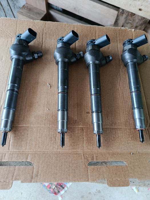 Injectoare Volkswagen Passat B7 20 tdi 2013 cod CFFB