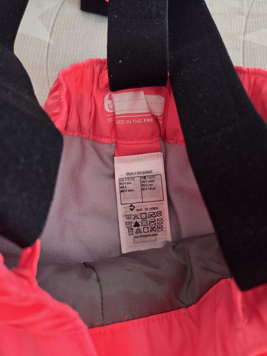 Детски комплект непромокаемо яке и гащеризон ,размер 6 г.